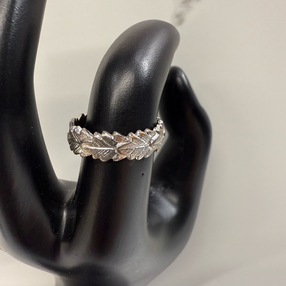Vintage Avon Silver Tone Leaf Band Ring Size 6 Botanical Nature 1970s
